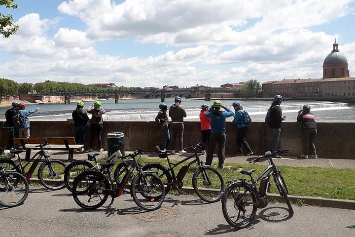 Toulouse Electric Bike Tour: City Center & Garonne