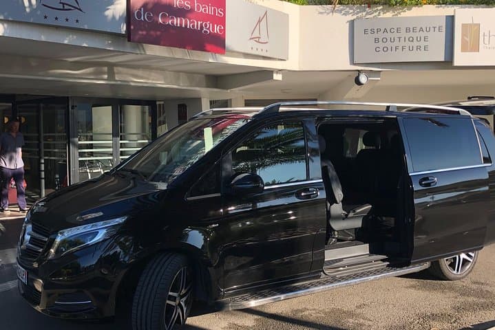 Pick up 7 passengers, direction Marseille Airport