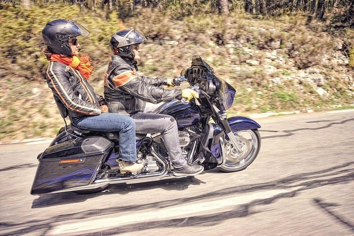 Walk on a Harley Davidson, Half day passenger duet with your guide