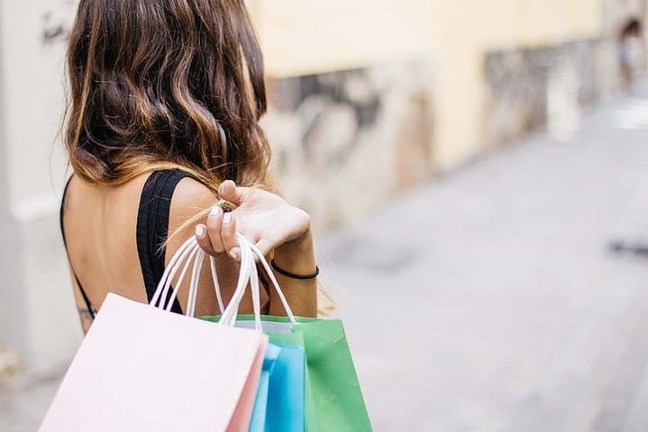Private Paris Shopping Experience with Personal Fashion Stylist