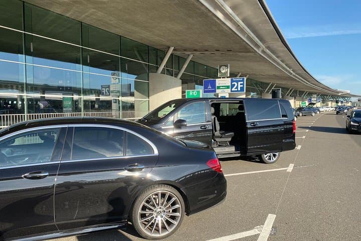 Paris Airport Transfer-Mini Van Round Trip