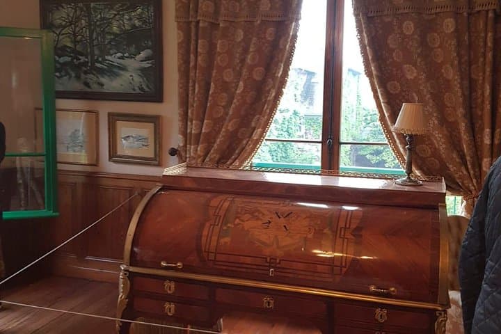 Private Visit to House