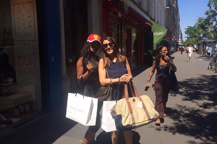 Private Shopping Tour with a Personal Shopper in Paris