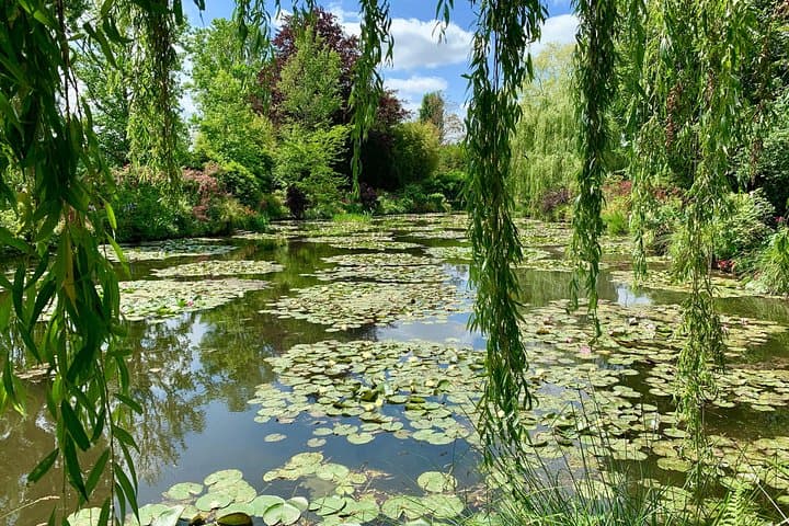 Paris & Giverny in One Day with Lunch and Roundtrip VIP Transportation