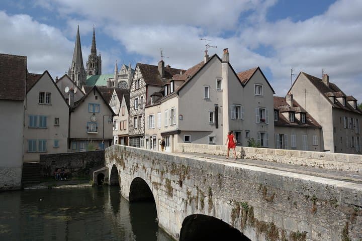 Basse ville - Pont Bouju - Cathédrale. Crédit photo : Annie Jourdren - Office de Tourisme de Chartres.