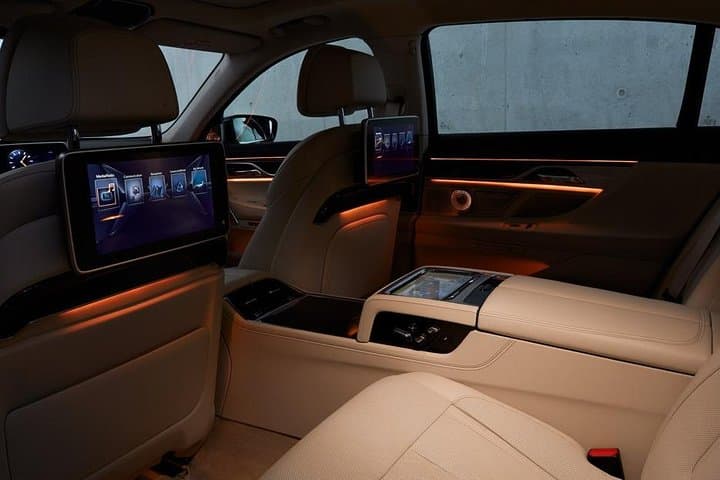 Bordeaux to Airport Private Transfer in Premium Class