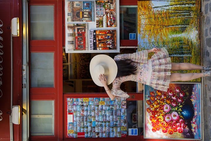 Professional Photo Shoot Tour in Paris' Montmartre