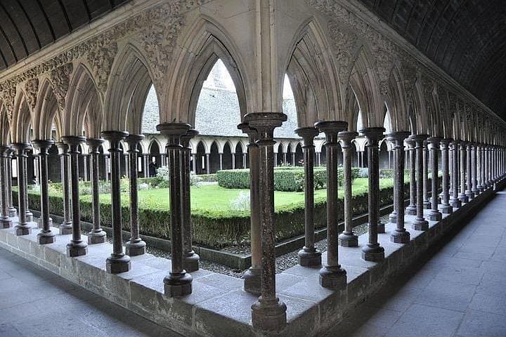 Mont St Michel Full Day Tour with a National Guide from Bayeux