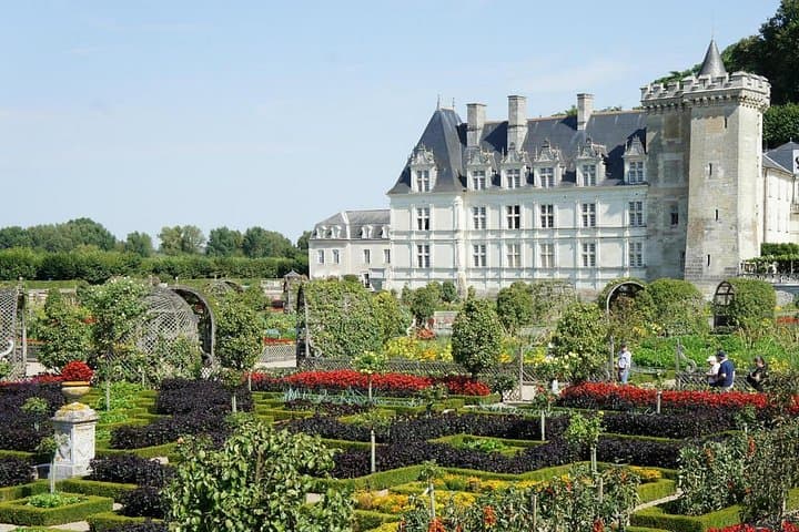 Private 12-hour round transfer to Loire Castles from Paris. Best offer!