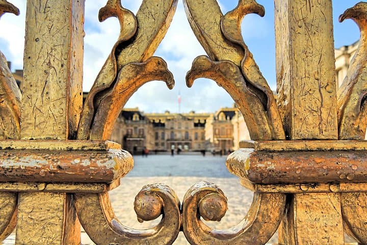 Versailles Palace & Gardens Tour with Transport from Paris