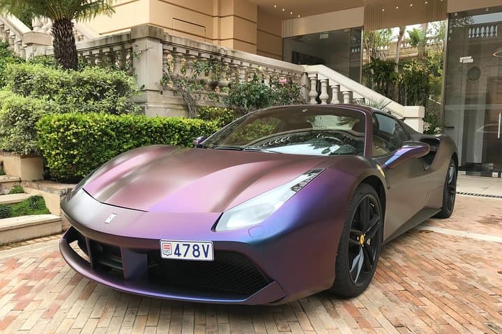 Ferrari changes color depending on the time of day