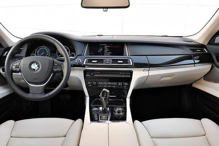 Airport to Bordeaux Premium Class Private Transfer
