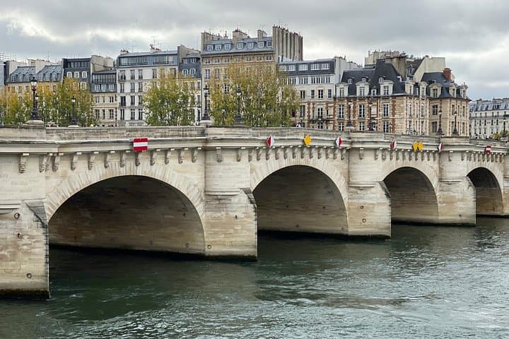 Paris Ile-de-la-Cité Tour: Max 6 People Small Group or Private