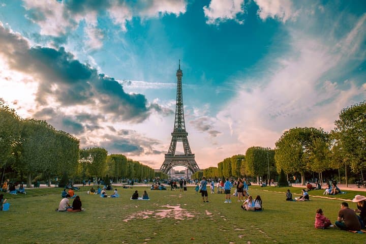 Explore the Instaworthy Spots of Paris with a Local