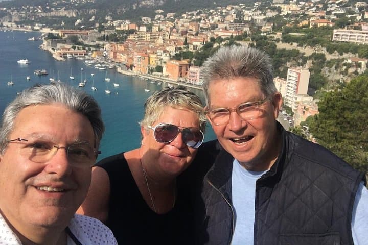 Alain with clients at the panorama of the Bay of Villefranche
