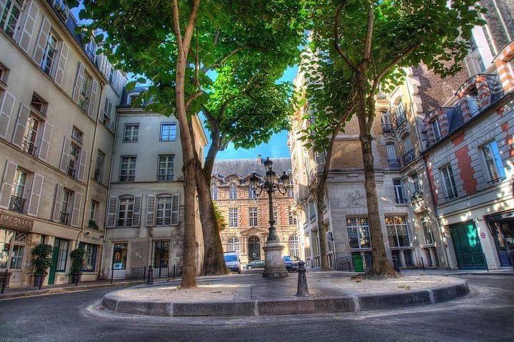 Private Tour: Paris Sights and Bites