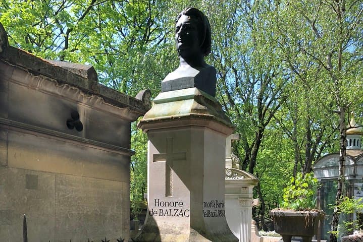 Semi-Private Père Lachaise Cemetery Tour