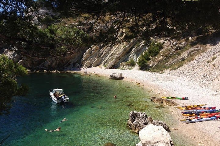 Figuière Beach, Blue Coast