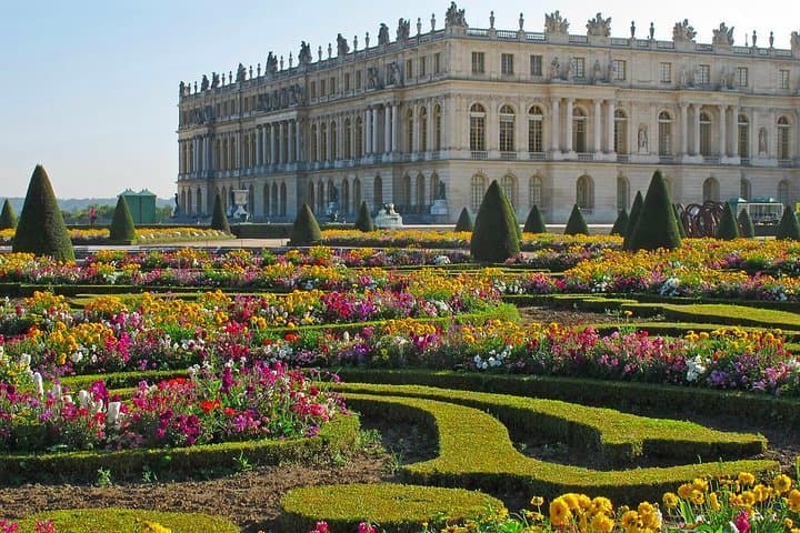 Private Full Day Tour to Versailles and Giverny from Paris with Hotel Pick Up