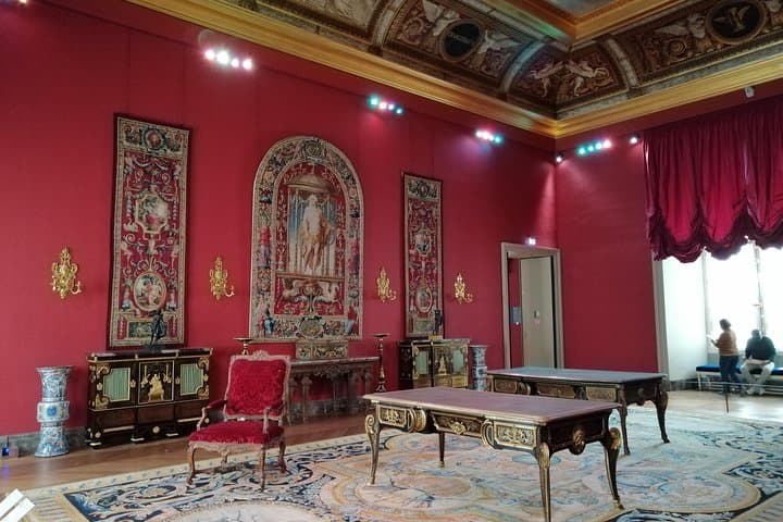 No-Crowds Louvre by Night Private Guided Tour in Paris