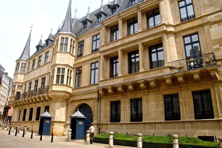 Luxury transfer from PARIS => to LUXEMBOURG (Duchy) with Cab-Bel-Air