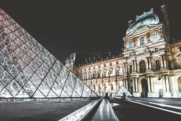 Private Van Transfer from CDG Airport To Versailles