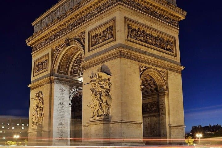 Private Van Transfer from CDG Airport To Versailles