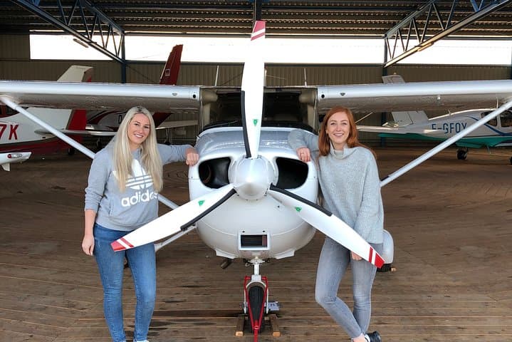 Fly around Paris with a local pilot