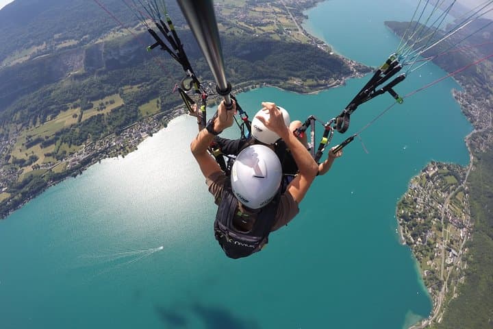 Paragliding Performance flight over the magnificent Lake Annecy