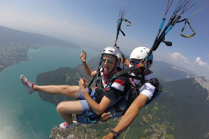 Paragliding Performance flight over the magnificent Lake Annecy
