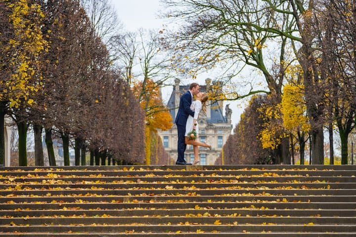 Professional Photo Shoot Walking Tour in Central Paris