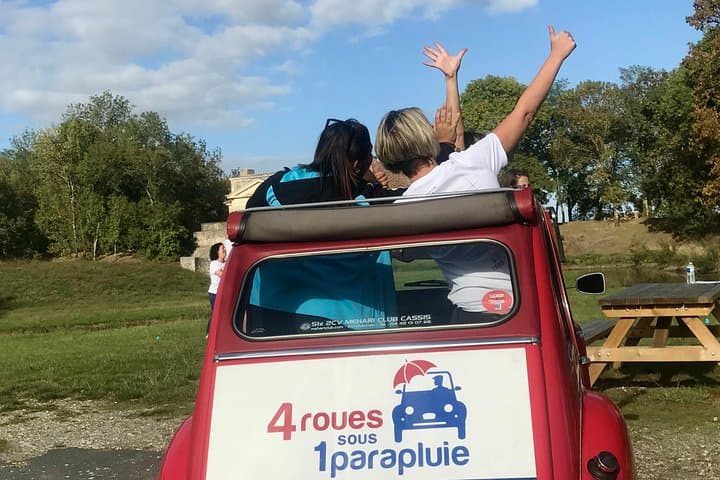 Private Médoc 4.5 hours Wine Tour in a Citroën 2CV from Bordeaux