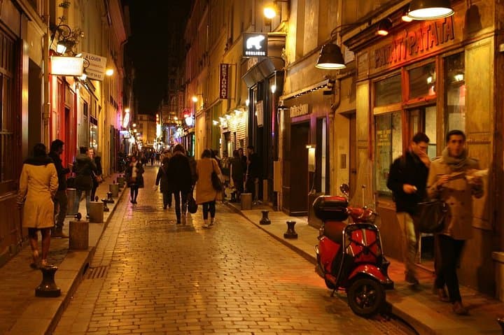 Bastille Afterwork: Drinks and Snacks on a Private "Apéro" Tour