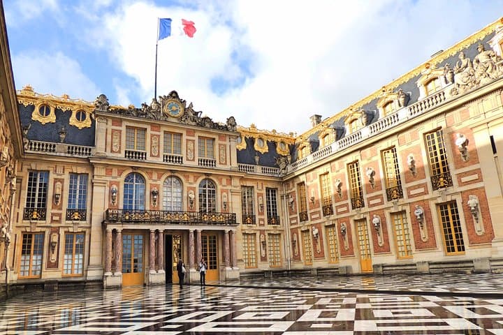 Versailles Small Group Guided Tour with Tranportation from Paris