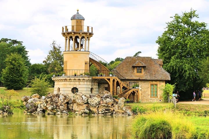 Versailles Palace Best of Estate Private Day Tour with Lunch & Queen's Hamlet