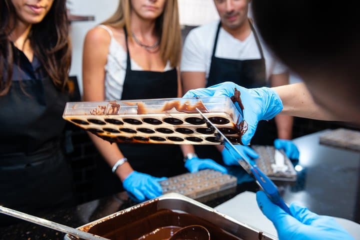 Private Molded Bonbons Chocolate making class in Paris