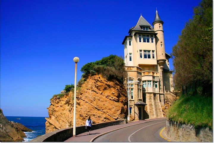Private 3-hour Walking Tour of Biarritz with official tour guide