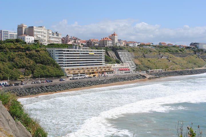 Private 3-hour Walking Tour of Biarritz with official tour guide