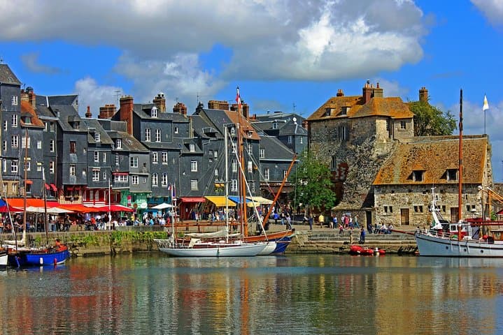 Discover the beautiful city of Honfleur private tour