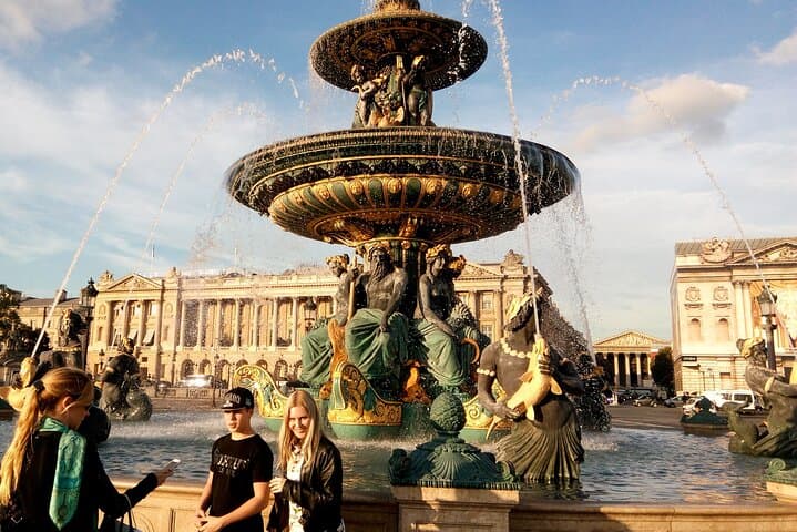Kickstart Paris Private Tour. City Highlights for Newcomers