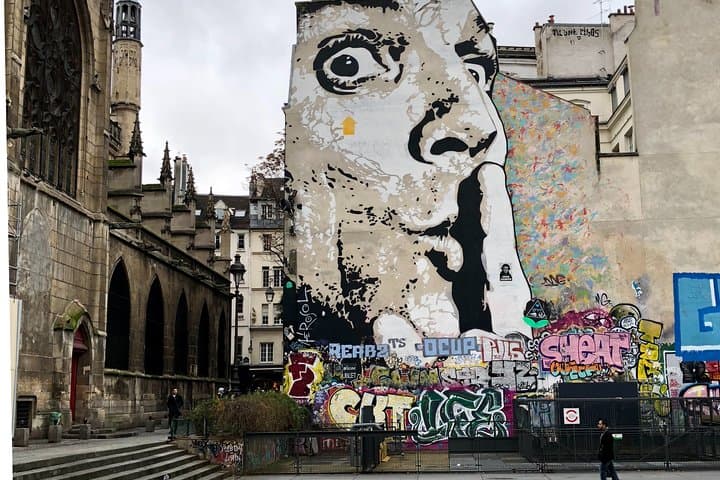 Private tour of Artistic Paris - Paintings, Graffiti, Architecture with a local