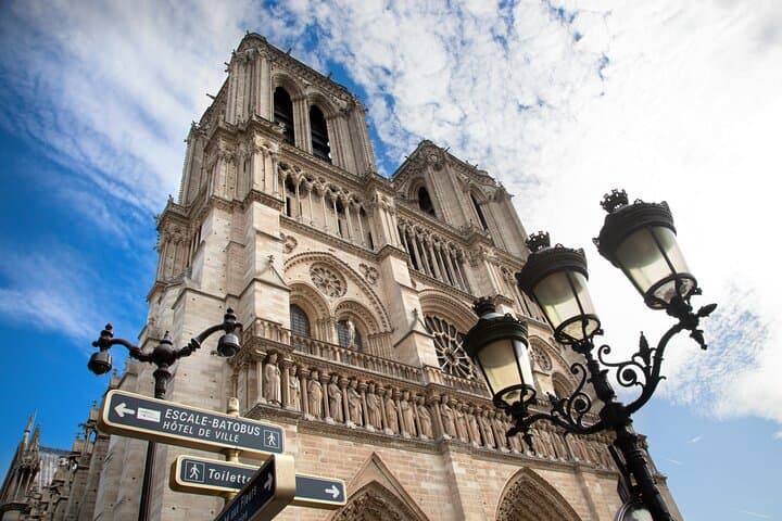 Layover in Paris a Private Tour with a local: Best Highlights of Paris