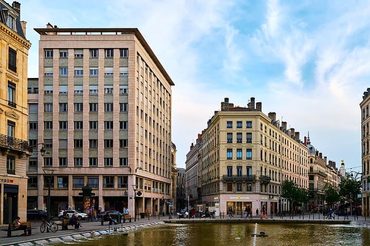 Private 4-hour City Tour of Lyon with driver, guide and Hotel pick-up