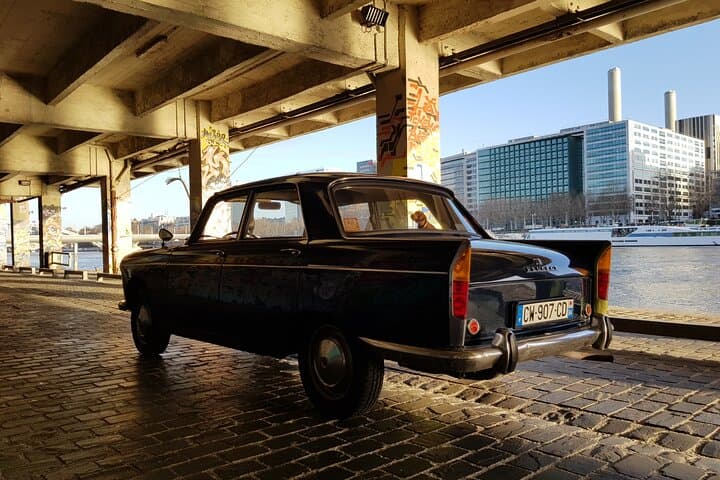 Paris Private Tour by Vintage Car with Wine Tasting