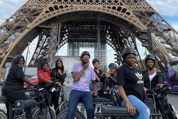 Paris Sightseeing Family Friendly Guided Electric Bike Tour