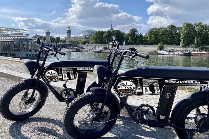 Paris Sightseeing Family Friendly Guided Electric Bike Tour