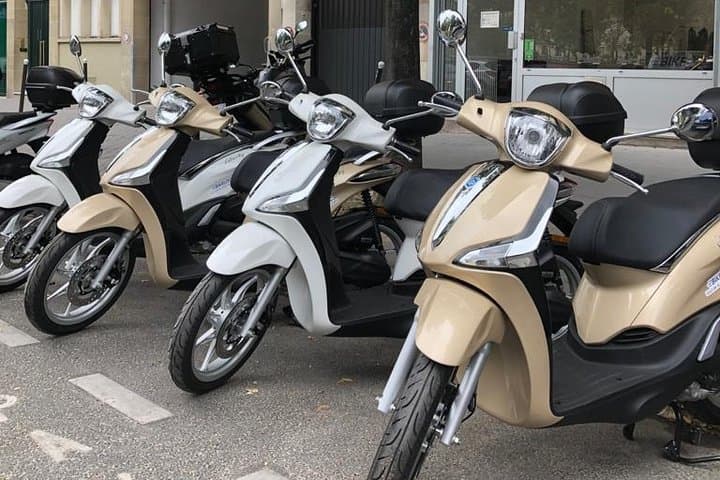 Liberty scooter rental Piaggio 50cc (4T) Paris