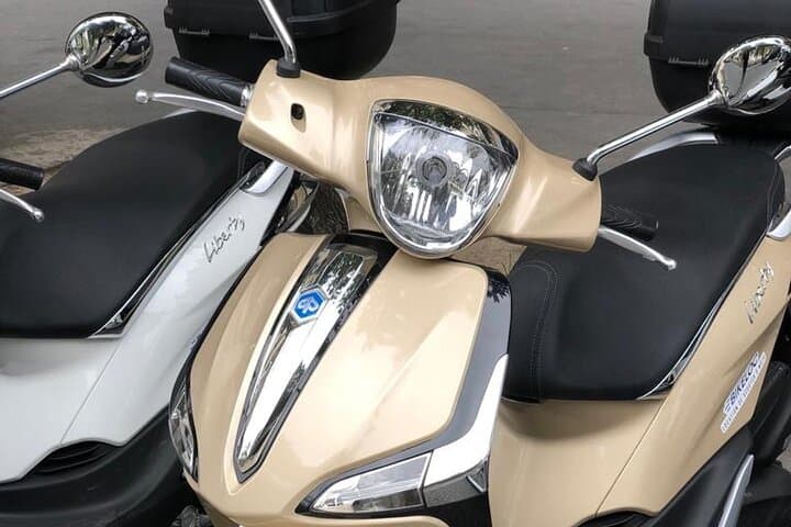 Liberty scooter rental Piaggio 50cc (4T) Paris