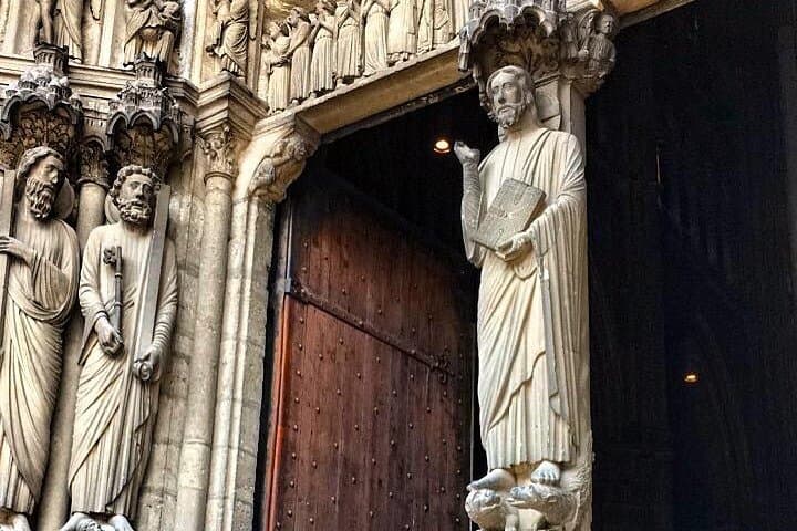 Private Chartres Cathedral Tour (5h) Driver & Guide