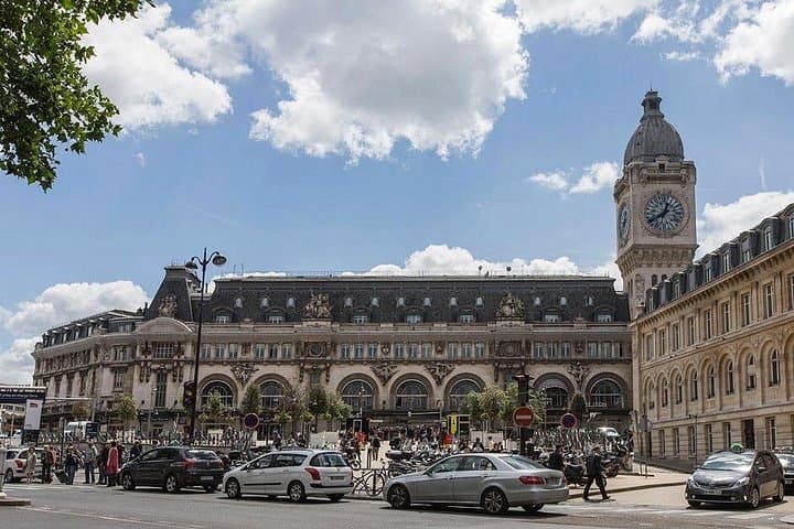 Paris Private Departure Transfer: Hotel to Train Station